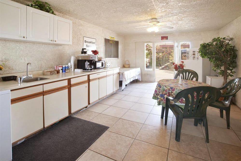 Americas Best Value Inn Needles Extérieur photo